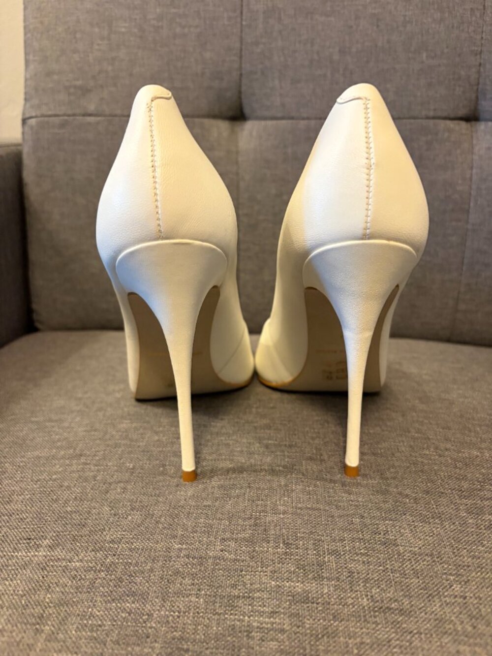 NEW Saks Fifth Avenue Ivory Leather Pumps Metal Cap Toe Stiletto Heels Size 10 - Picture 4 of 5